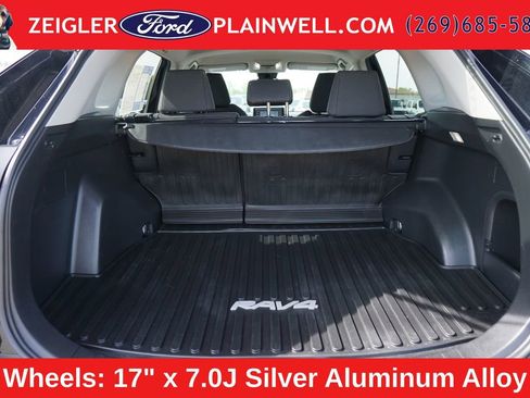 Used 2022 Toyota RAV4 LE AWD/4WD image 10