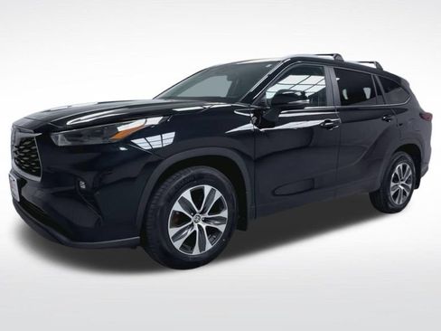 Certified 2024 Toyota Highlander XLE AWD/4WD image 23