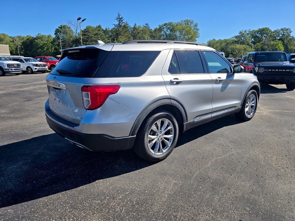 Certified 2020 Ford Explorer XLT w/ Equipment Group 202A AWD/4WD image 5