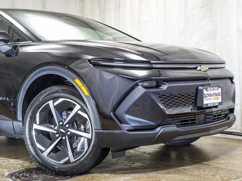 New 2026 Chevrolet Equinox EV LT image 3