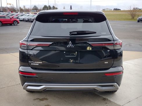 New 2025 Mitsubishi Outlander SE image 16