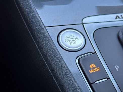 Certified 2019 Volkswagen Golf Alltrack SE image 23