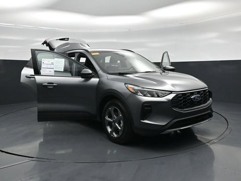 Used 2025 Ford Escape ST-Line w/ Tech Pack #1 FWD image 27
