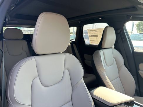 New 2026 Volvo XC60 B5 Plus w/ Climate Package image 9