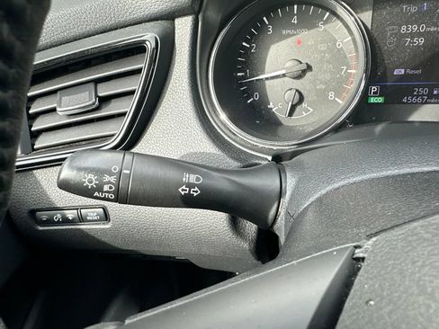 Used 2019 Nissan Rogue S w/ Special Edition Package FWD image 41