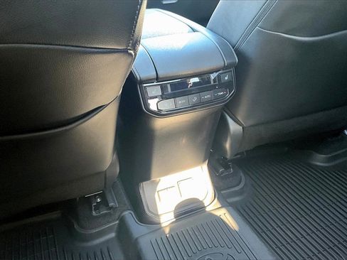 Used 2025 Toyota Highlander Platinum image 34