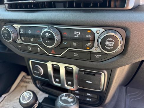 Used 2024 Jeep Wrangler Sport AWD/4WD image 15