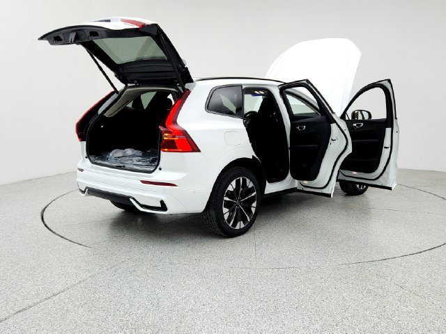 New 2026 Volvo XC60 B5 Plus w/ Climate Package AWD/4WD image 11
