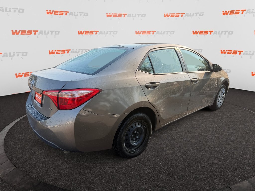 Used 2017 Toyota Corolla LE w/ Carpet Mat Package (TMS) FWD image 5