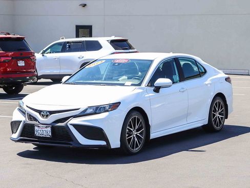 Certified 2023 Toyota Camry SE w/ Convenience Package FWD image 3