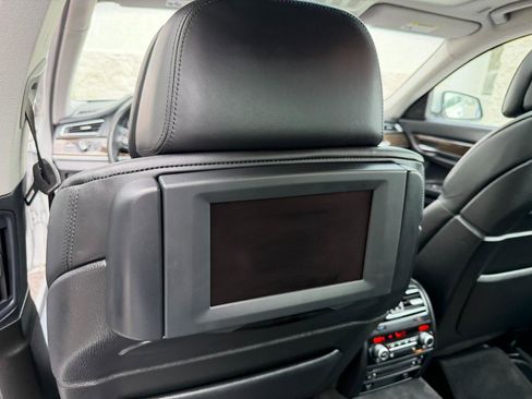 Used 2011 BMW 750Li RWD image 32