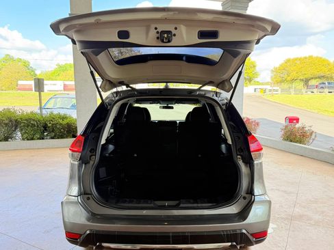 Used 2018 Nissan Rogue S image 22