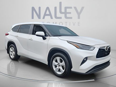 Used 2023 Toyota Highlander LE AWD/4WD image 7
