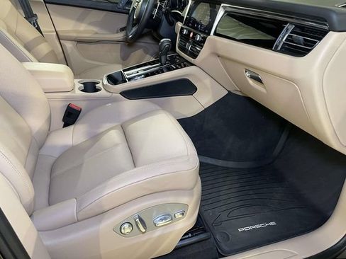 Certified 2026 Porsche Macan AWD/4WD image 24
