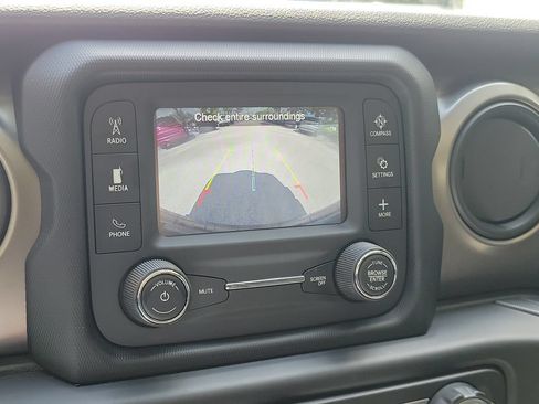 Used 2019 Jeep Wrangler Sport AWD/4WD image 20