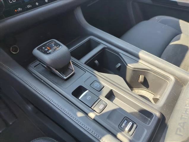Used 2025 Nissan Pathfinder S FWD image 17