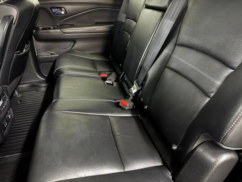 Used 2019 Honda Pilot Touring image 13
