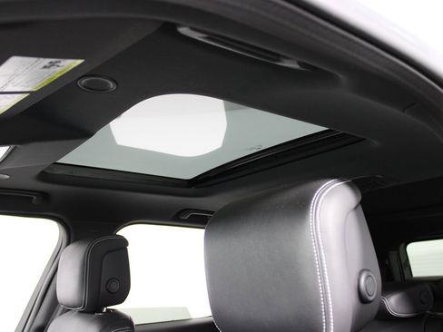 Used 2022 Land Rover Discovery S R-Dynamic image 10