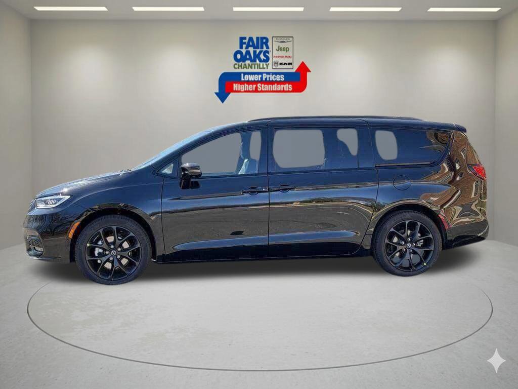 New 2026 Chrysler Pacifica Select w/ S Appearance Package FWD image 11
