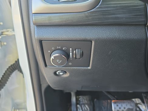Used 2020 Jeep Grand Cherokee Altitude RWD image 27