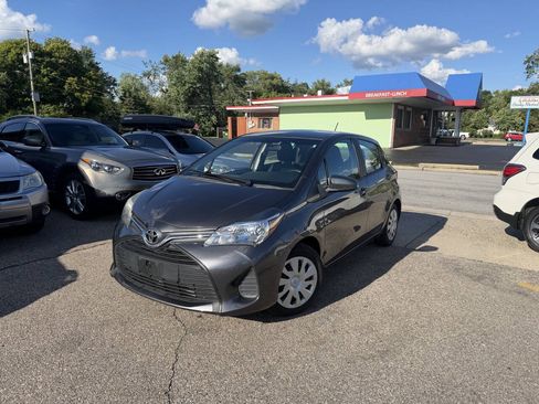 Used 2016 Toyota Yaris L FWD image 4