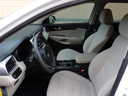 Used 2016 Kia Sorento LX image 16