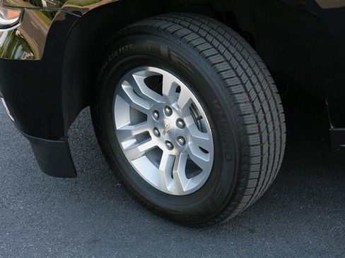Used 2020 Chevrolet Suburban LS RWD image 3