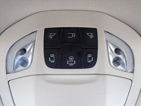 Used 2024 Chrysler Pacifica Touring-L FWD image 21
