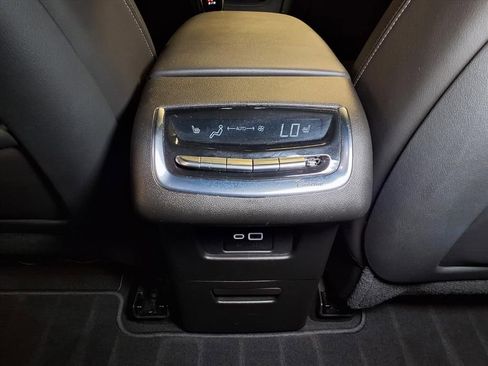 Certified 2025 Cadillac XT6 Premium Luxury image 17