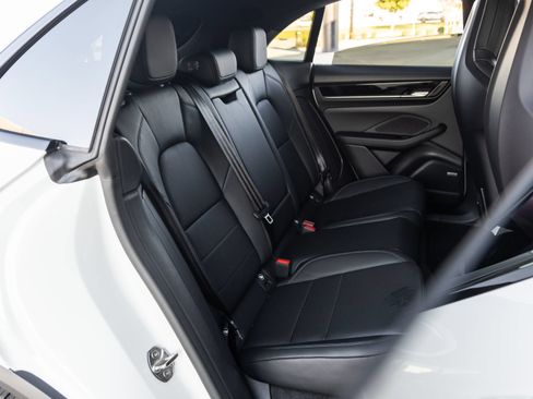 Certified 2025 Porsche Macan 4S Electric AWD/4WD image 42