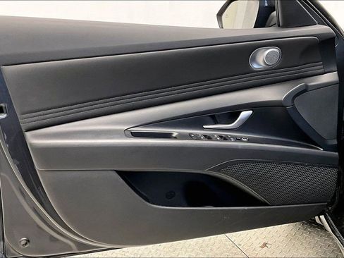 Certified 2023 Hyundai Elantra SEL w/ Convenience Package image 17