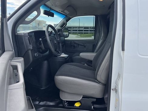 Used 2019 GMC Savana 2500 w/ Driver Convenience Package RWD image 9
