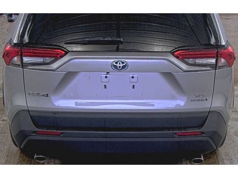 Used 2022 Toyota RAV4 XLE AWD/4WD image 3