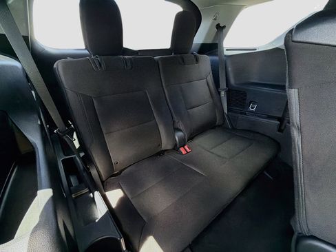 Used 2023 Ford Explorer XLT AWD/4WD image 20