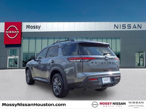 New 2025 Nissan Pathfinder SV image 2