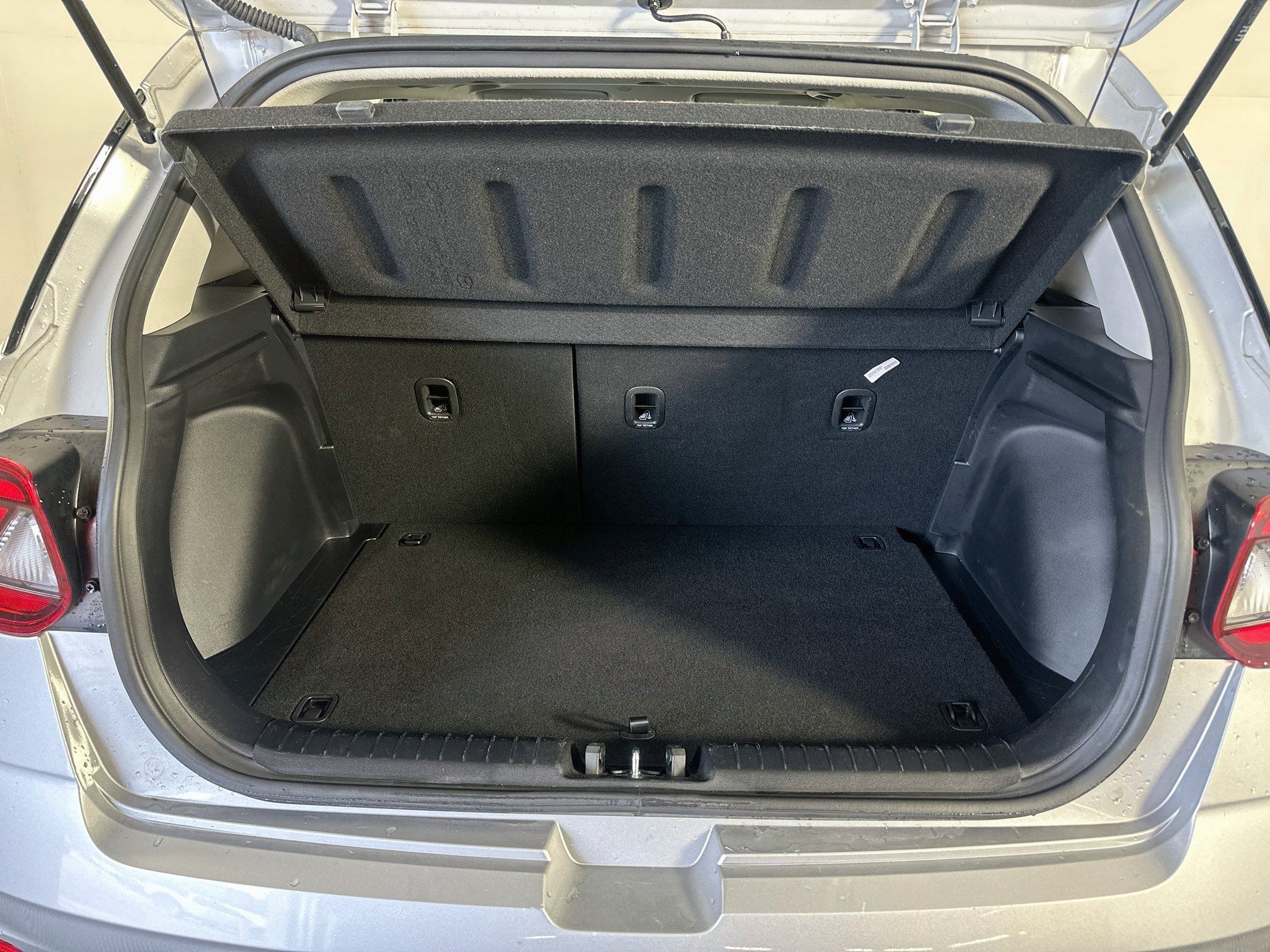 Used 2025 Hyundai Venue SEL FWD image 29