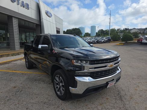 Used 2020 Chevrolet Silverado 1500 LT w/ Texas Edition AWD/4WD image 3