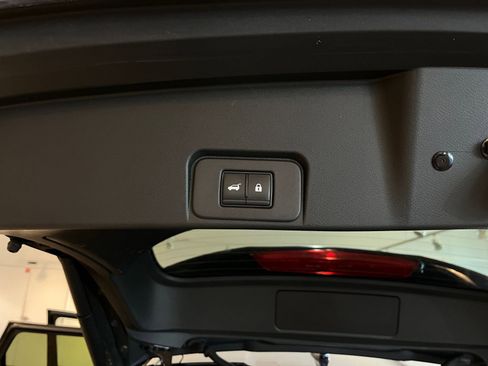 Used 2025 Nissan Rogue SV image 23