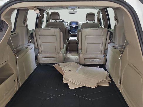 Used 2015 Chrysler Town & Country Touring-L w/ Driver Convenience Group FWD image 12