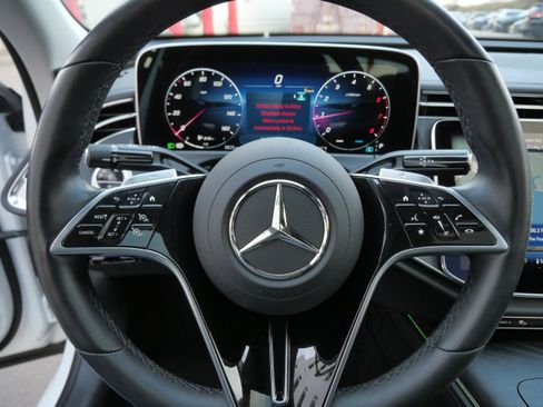 Used 2025 Mercedes-Benz E 350 4MATIC Sedan image 25