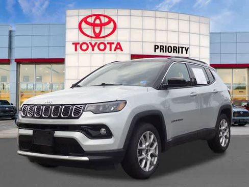 Used 2025 Jeep Compass Limited AWD/4WD image 1