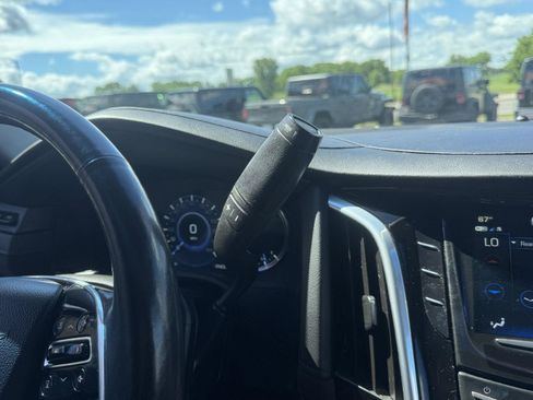 Used 2020 Cadillac Escalade ESV Luxury AWD/4WD image 22