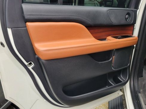 Used 2021 Lincoln Navigator L Reserve RWD image 31