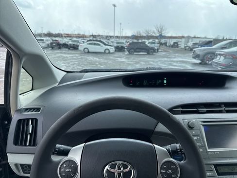 Used 2015 Toyota Prius Three image 11