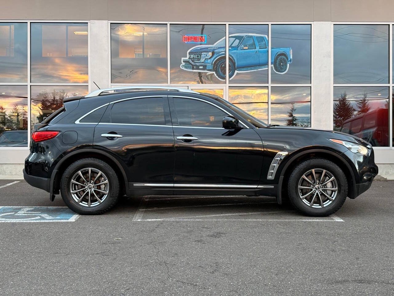 Used 2013 INFINITI FX50 AWD image 4