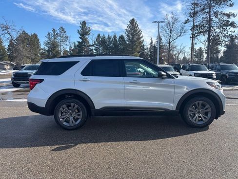 Used 2026 Ford Explorer Active w/ Active Comfort Package AWD/4WD image 2