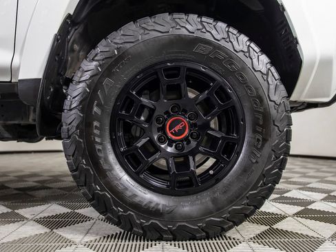 Used 2021 Toyota 4Runner TRD Off-Road Premium AWD/4WD image 39