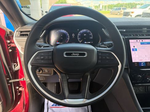 Used 2024 Jeep Grand Cherokee Limited AWD/4WD image 14