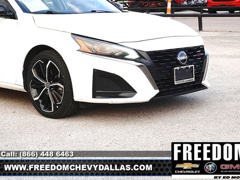 Used 2024 Nissan Altima 2.5 SR FWD image 40