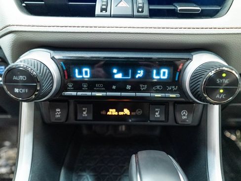 Used 2023 Toyota RAV4 XLE Premium AWD/4WD image 28